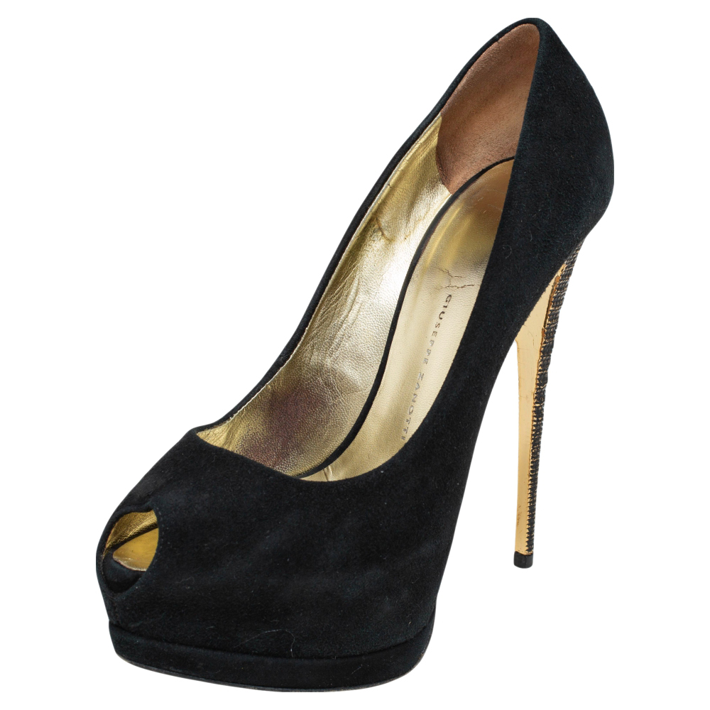Look refined and sophisticated by flaunting this pair of pumps crafted from suede into a peep toe silhouette. Designed by Giuseppe Zanotti the pair is complete with 14 cm heels and high platforms.