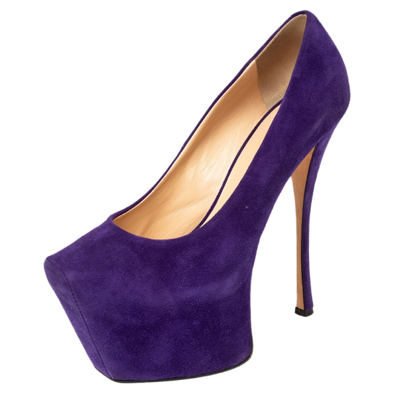 Giuseppe Zanotti pumps are perfect to wear to casual events or work. Coordinate your outfit with this pair of suede pumps and have all eyes on you. They come in a lovely shade of purple and are styled with square toes. They are equipped with 15 cm heels and high platforms. they are finished with leather soles.