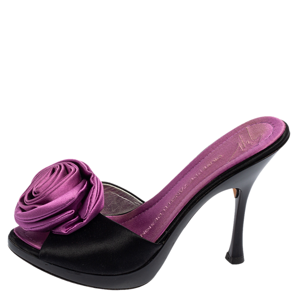 

Giuseppe Zanotti Purple/Black Satin Rose Applique Slide Sandals Size