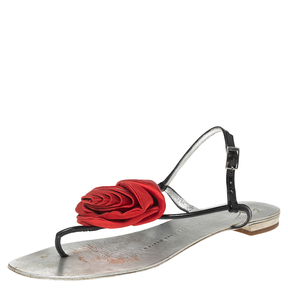 

Giuseppe Zanotti Silver Patent Leather Flower Embellished Flat Thong Sandals Size
