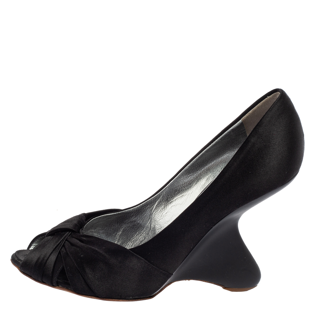

Giuseppe Zanotti Black Knotted Satin Peep-Toe Sculpted Wedge Pumps Size