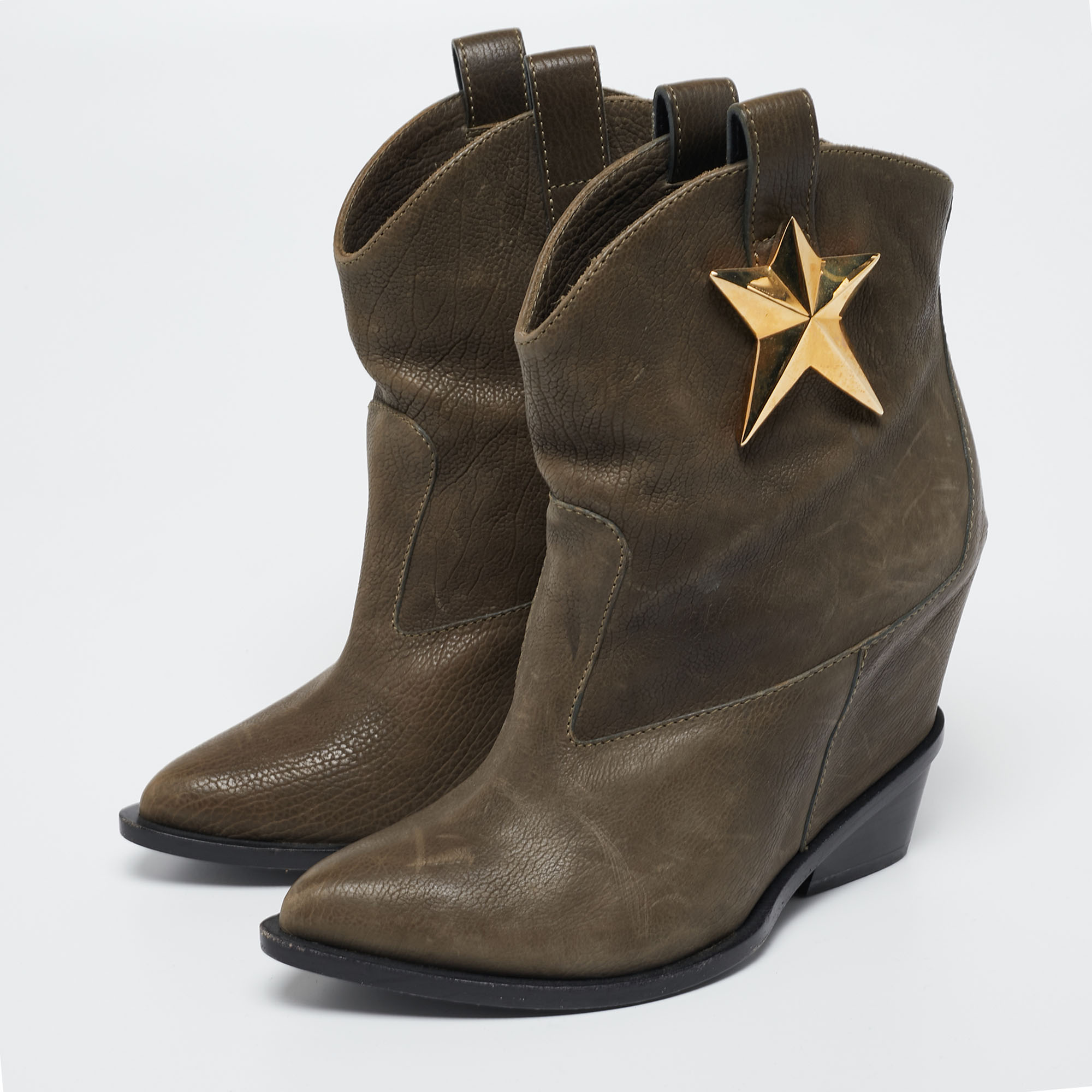 

Giuseppe Zanotti Olive Green Nubuck Leather Star Embellished Pointed Toe Boots Size
