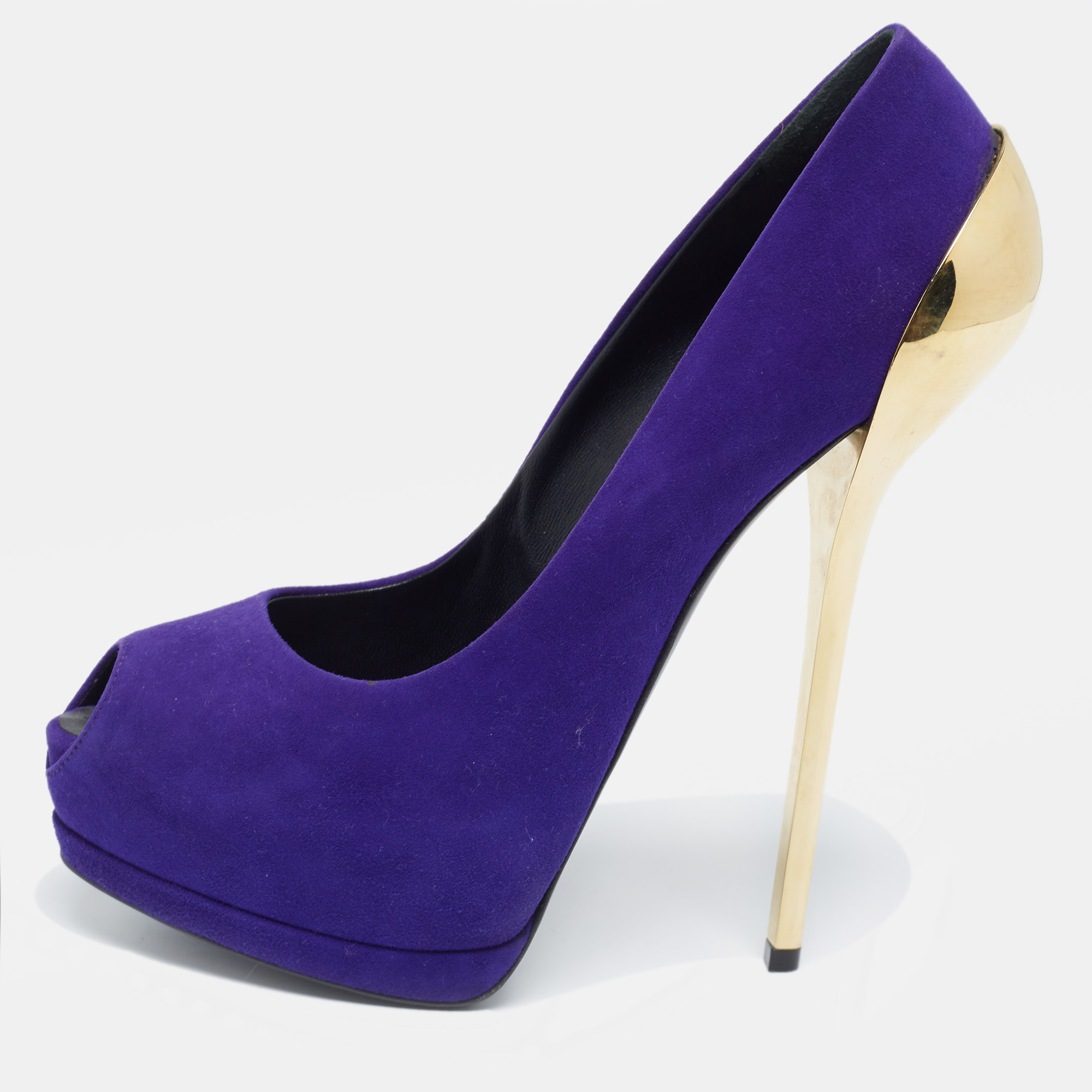 Giuseppe Zanotti yet again brings a stunning set of pumps that makes us marvel at its beauty and craftsmanship. Crafted from purple suede these pumps are designed with tall metal heels and peep toes.