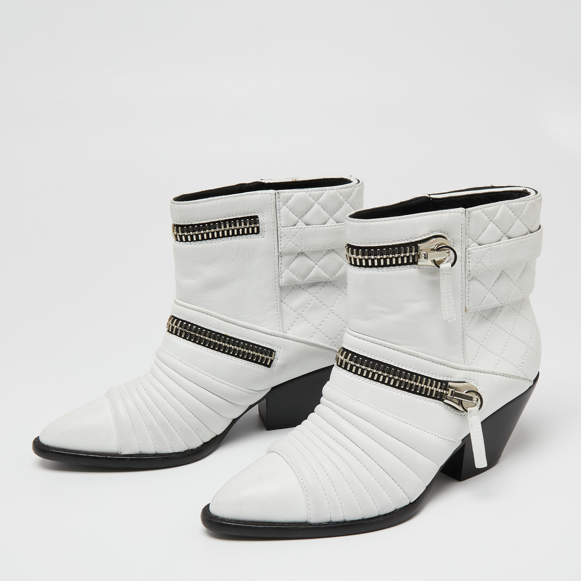 

Giuseppe Zanotti White Quilted Leather Olinda Zipper Detail Ankle Boots Size