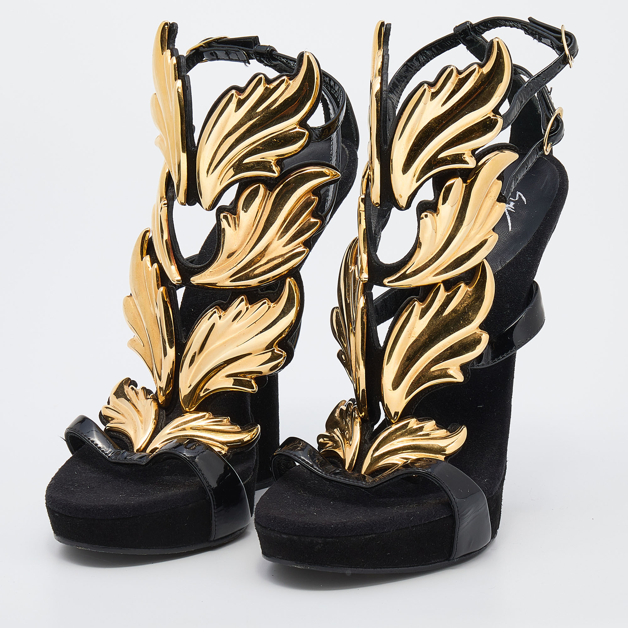 

Giuseppe Zanotti Black Patent Leather And Suede Argent Metal Wing Embellished Strappy Sandals Size