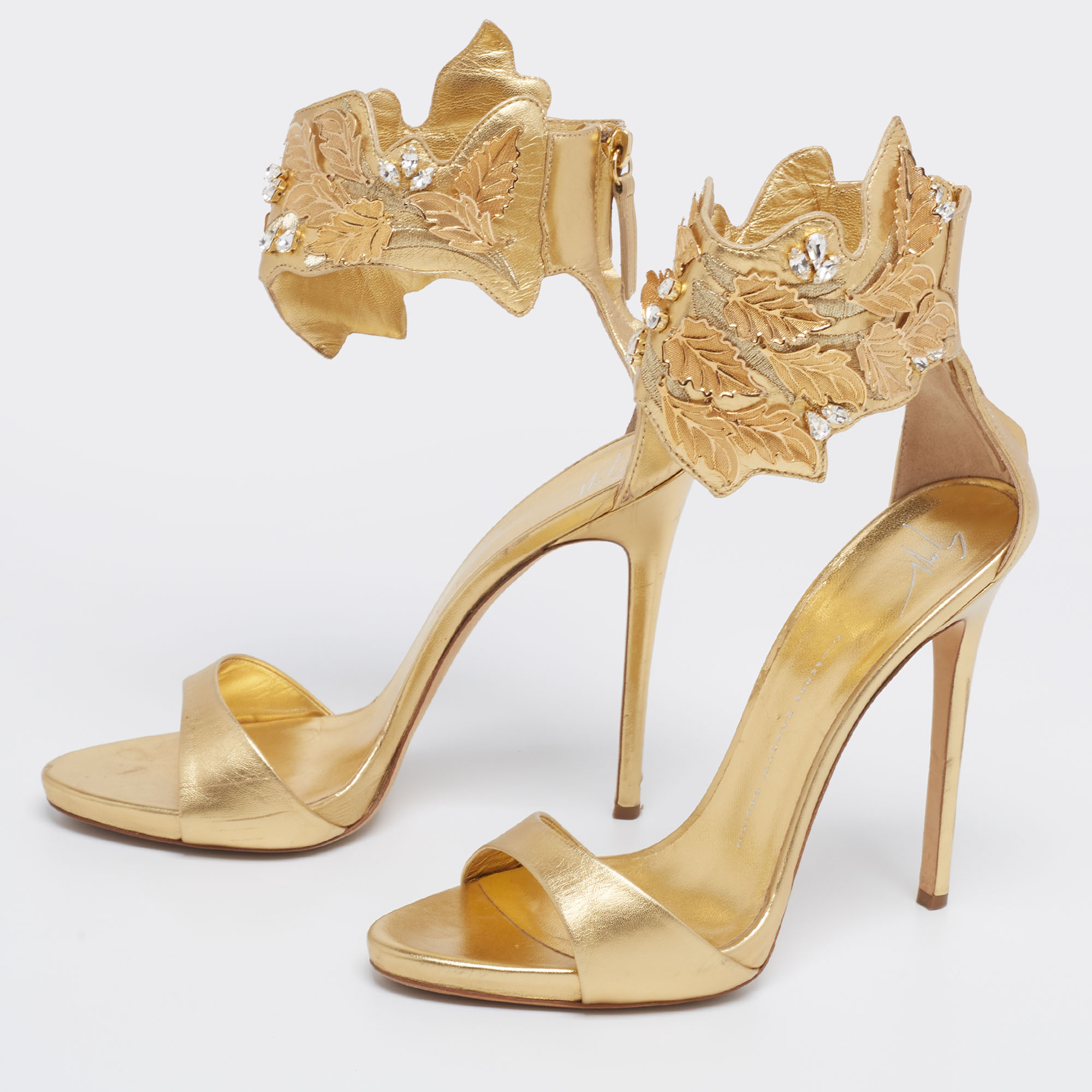 

Giuseppe Zanotti Gold Leather Crystal Embellished Leaf Ankle Cuff Sandals Size