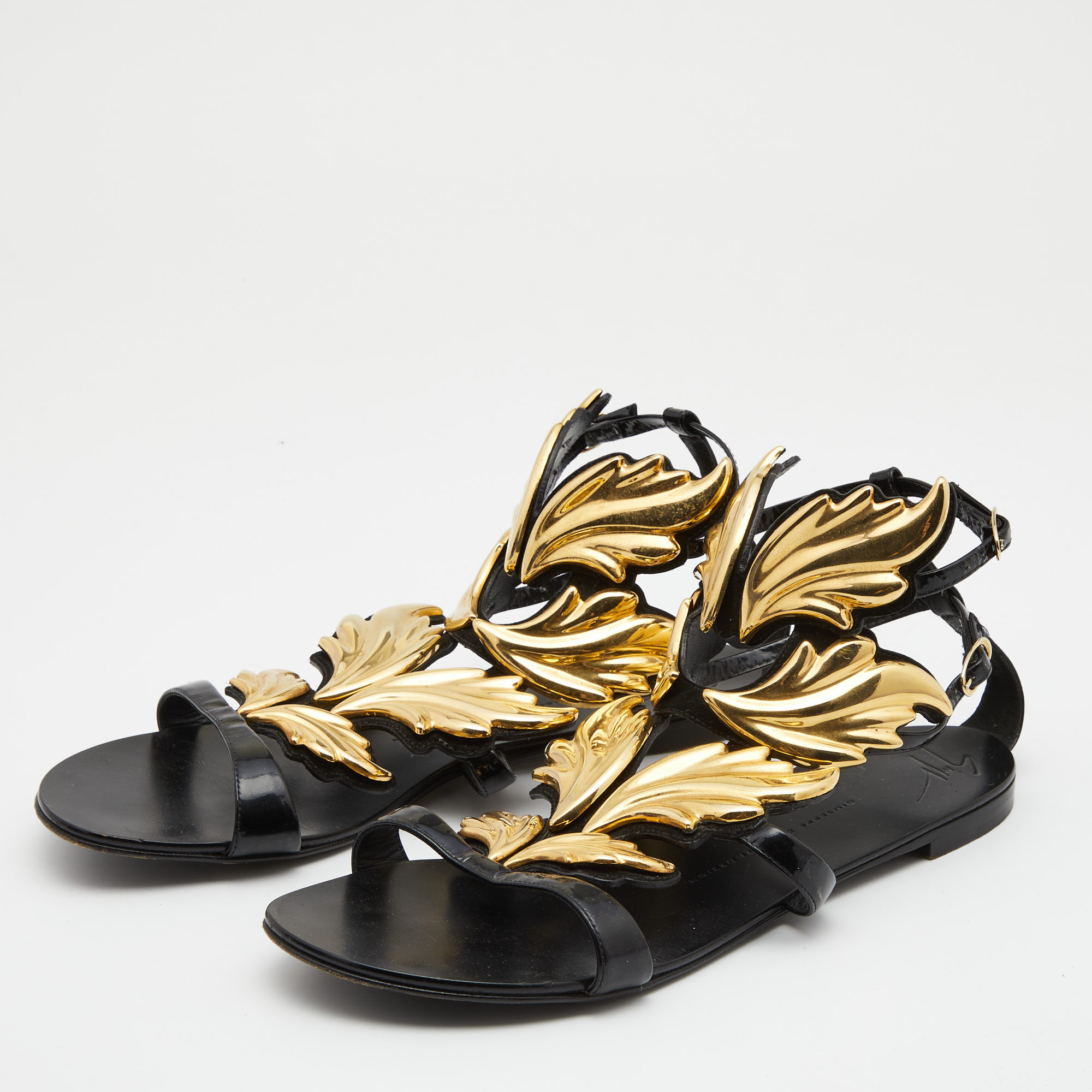 

Giuseppe Zanotti Black/Gold Patent Leather Metal Leaf Embellished Flat Sandals Size