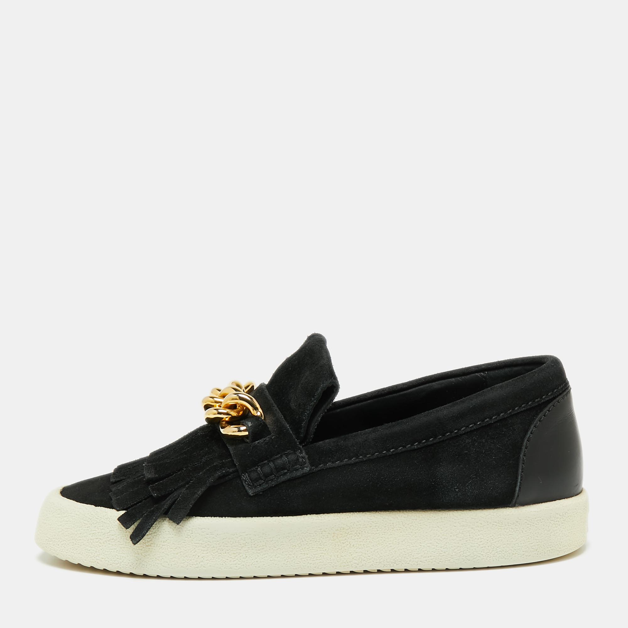 These slip on sneakers from Giuseppe Zanotti are effortlessly cool and amazingly stylish. Brimming with fabulous details these black sneakers are crafted from suede and designed with fringe detailing and chains on the uppers. The modern style makes these sneakers a must buy.
