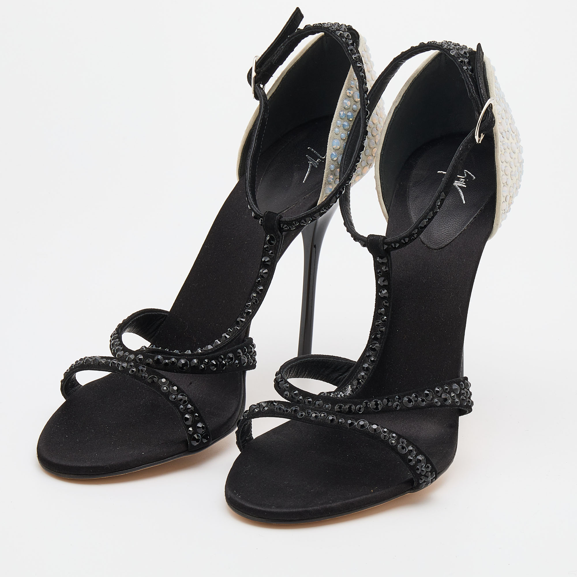 

Giuseppe Zanotti Black/White Suede Crystal Embellished T-Strap Sandals Size