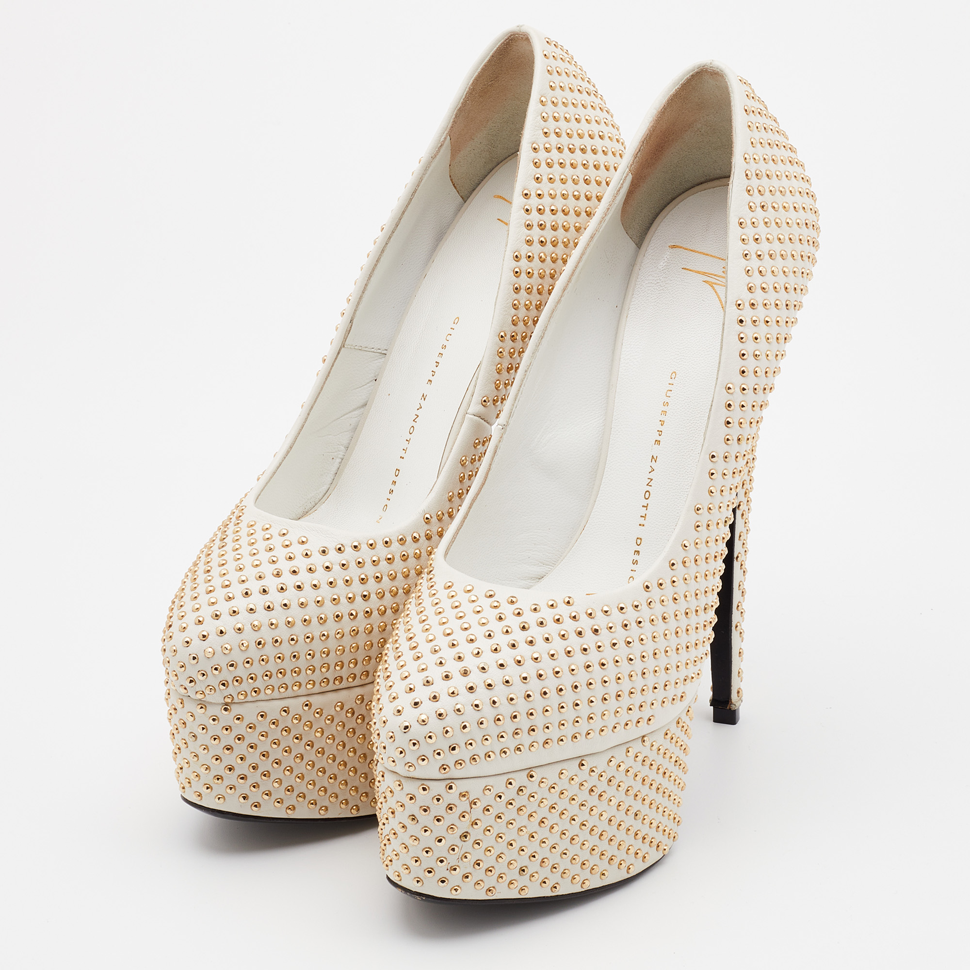 

Giuseppe Zanotti Off White Leather Studded Platform Pumps Size