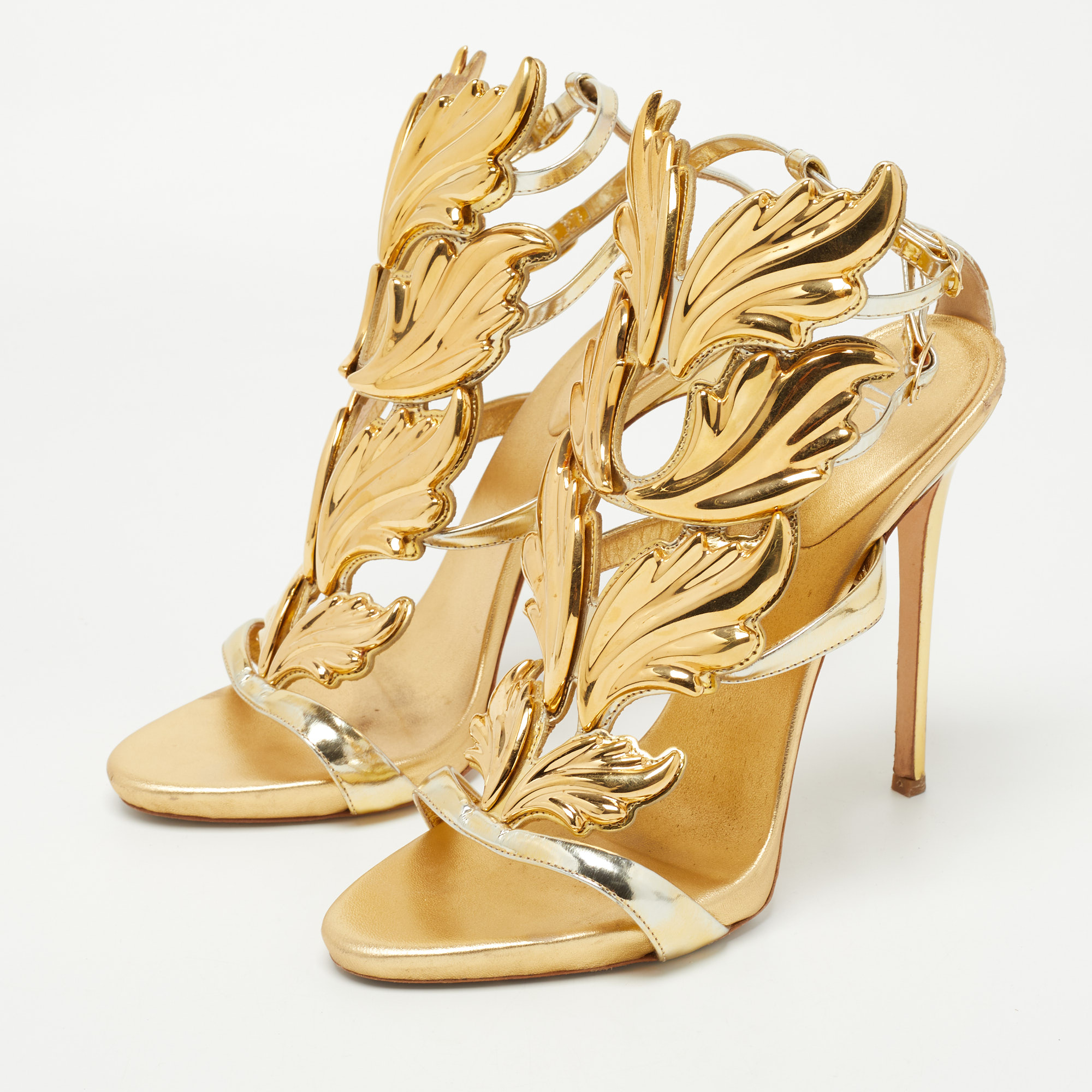 

Giuseppe Zanotti Gold Leather Argent Metal Wing Strappy Sandals Size