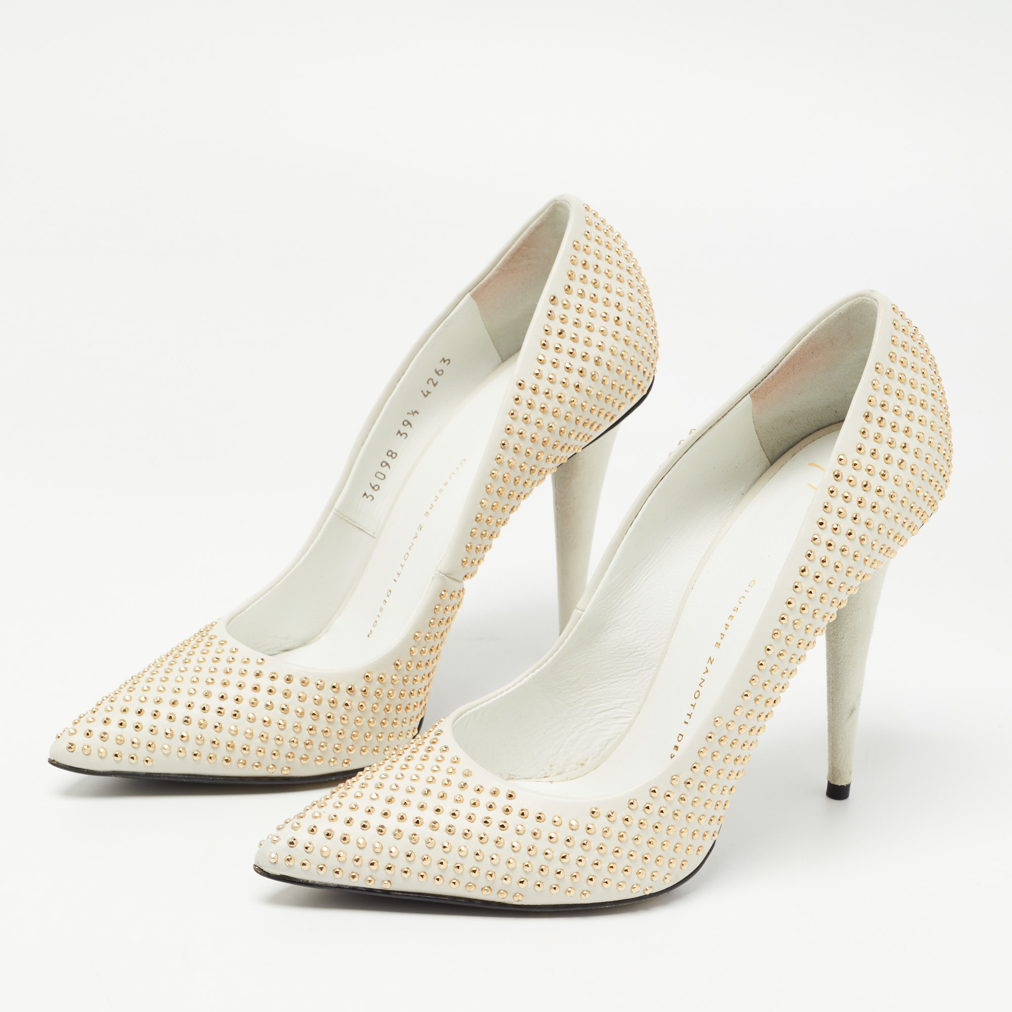 

Giuseppe Zanotti White Leather and Suede Studded Pumps Size