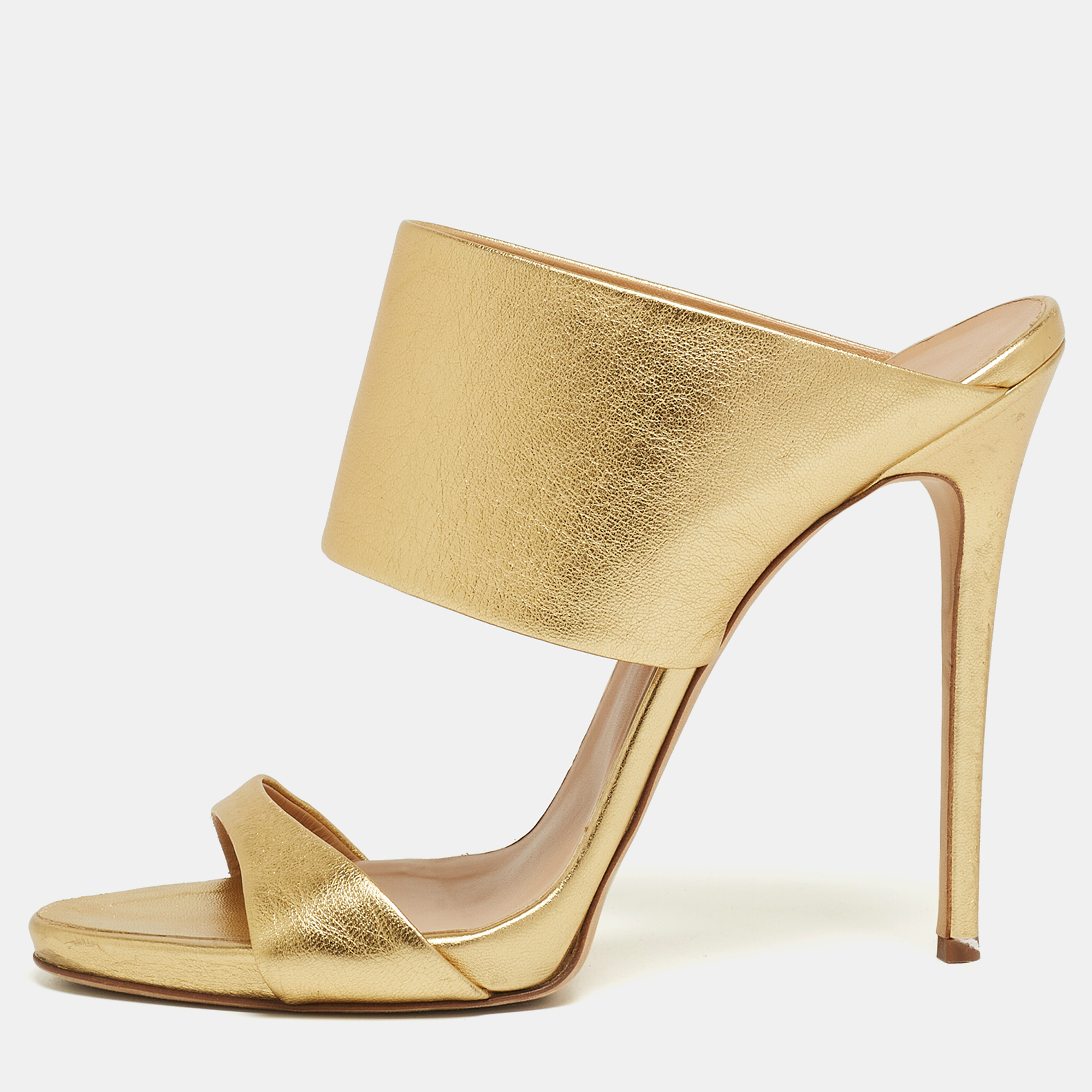 Click to view more detailed imagery on our partner's website Pre-owned Giuseppe Zanotti Gold Leather Andrea Sandals Size 42