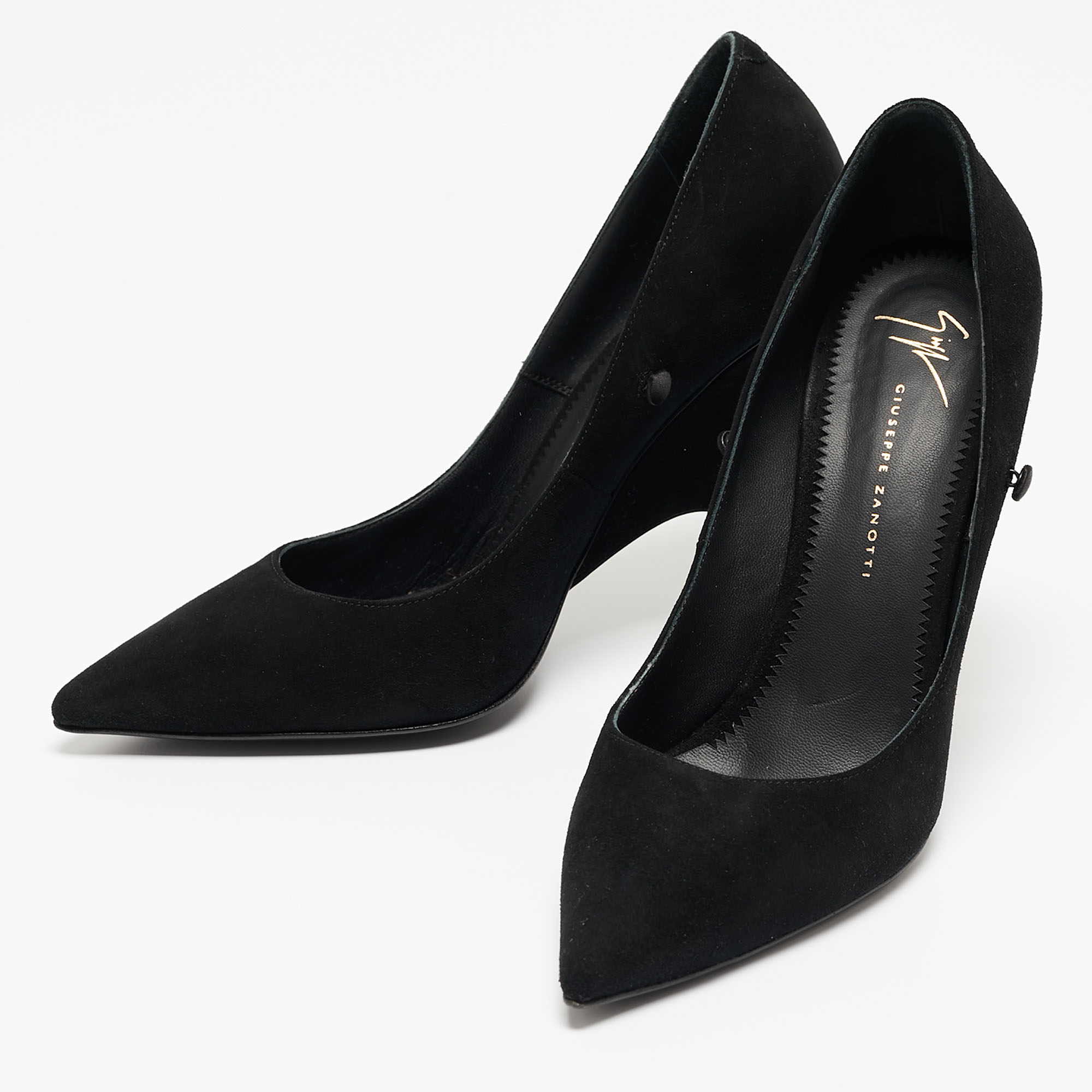 

Giuseppe Zanotti Black Suede Pointed Toe Pumps Size