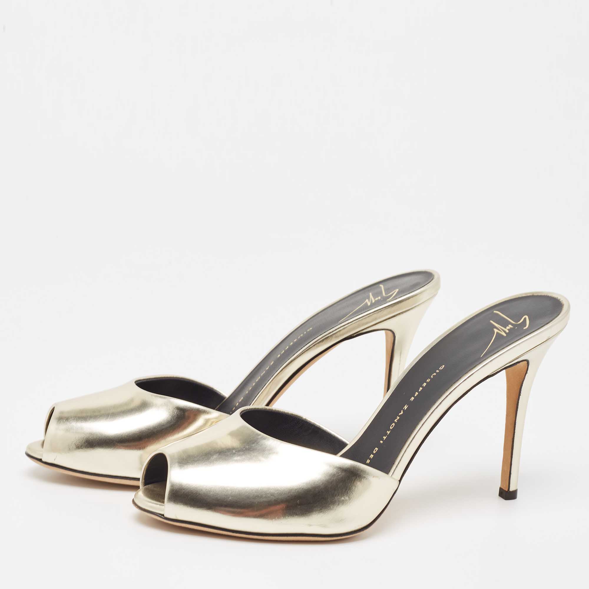 

Giuseppe Zanotti Gold Leather Slide Sandals Size