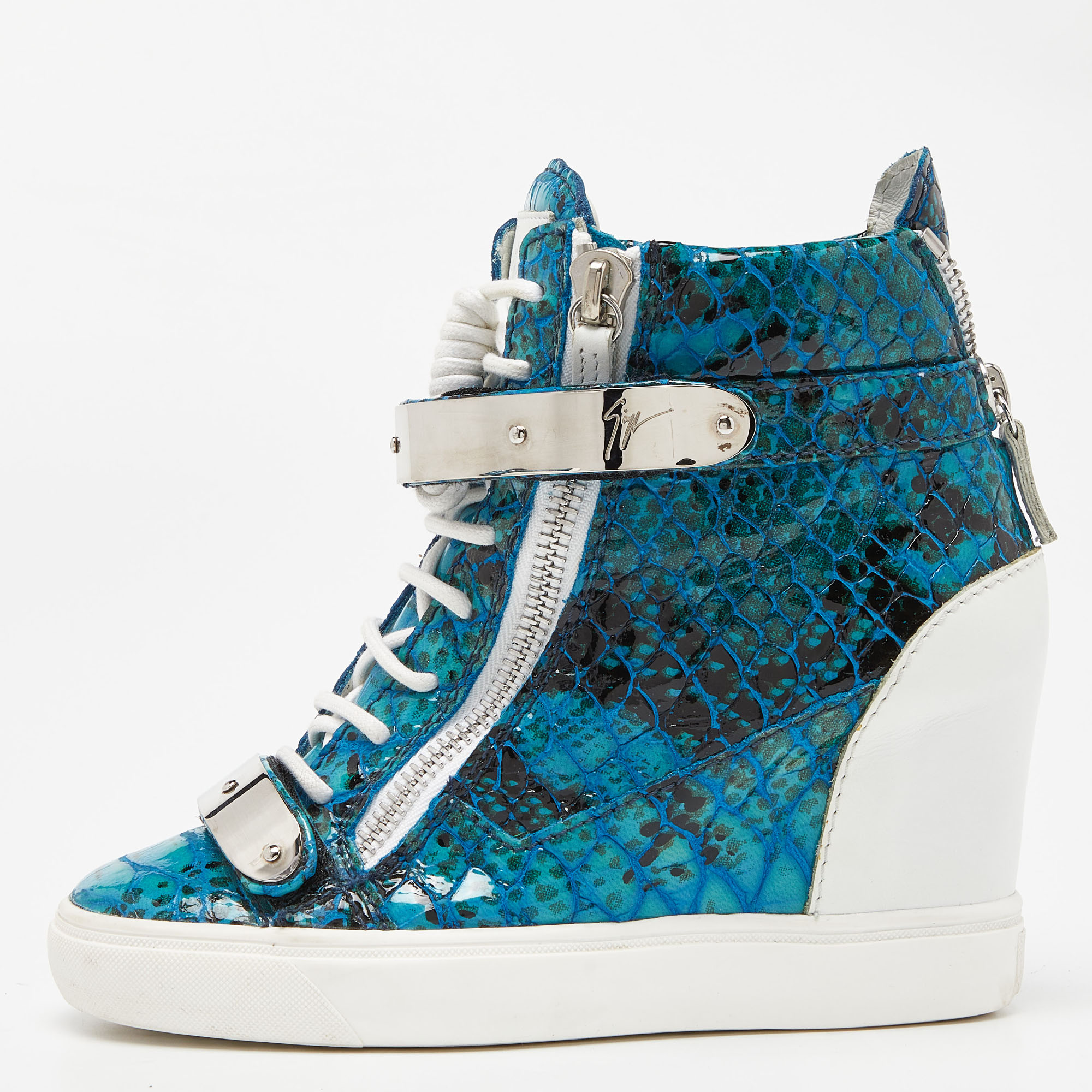 Give your outfit a luxe update with this pair of Giuseppe Zanotti wedge sneakers. The creation is sewn perfectly to help you make a statement in them for a long time.