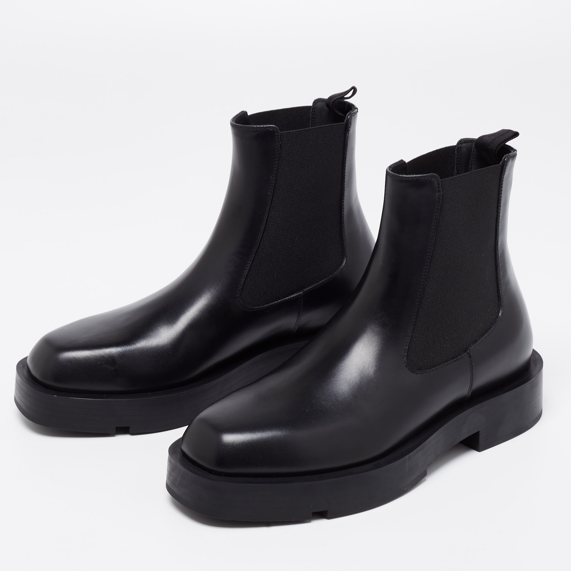 

Givenchy Black Leather 4G Plaque Chelsea Boots Size