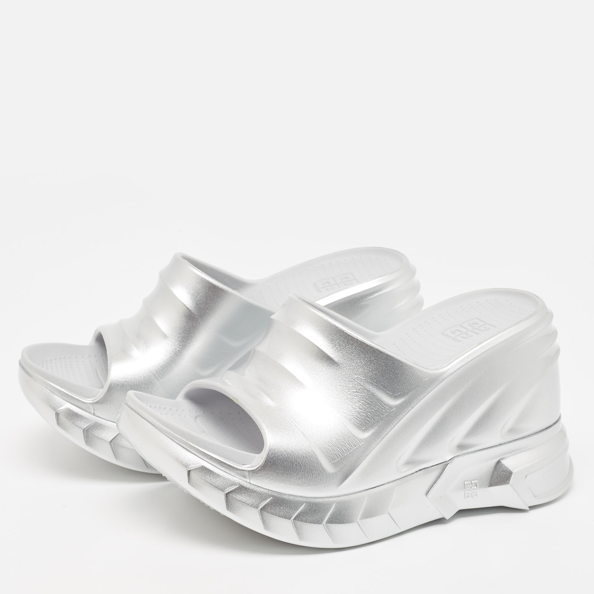 

Givenchy Silver Rubber Marshmallow Sandals Size