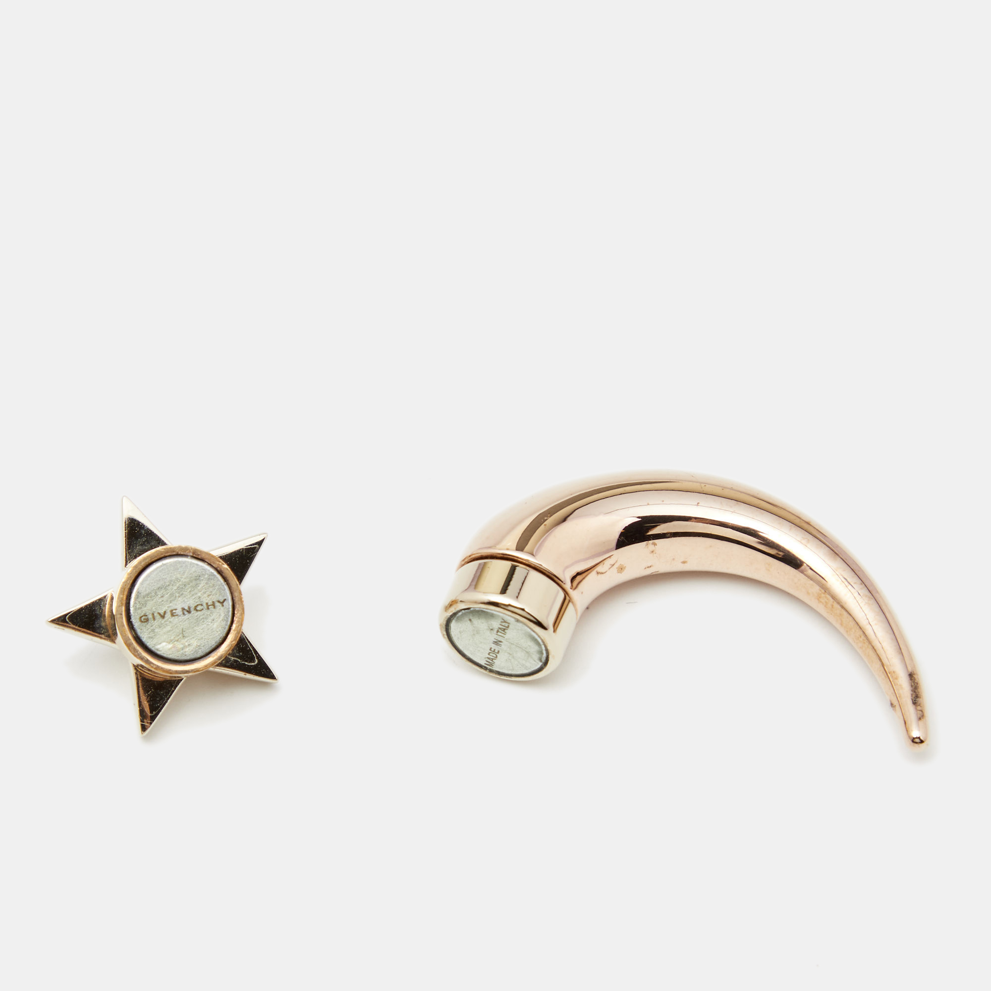 

Givenchy Star Shark Tooth Two Tone Metal Single Magnetic Earring, Metallic