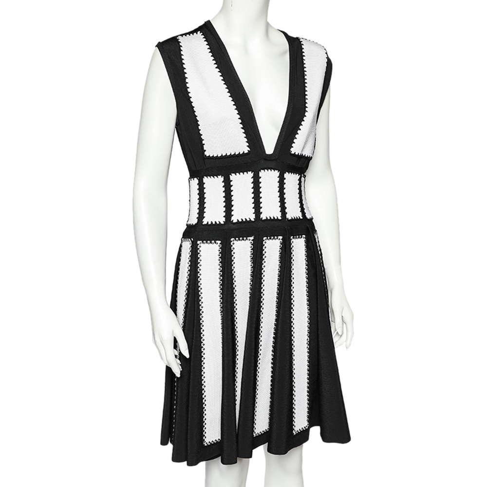 

Givenchy Monochrome Knit Stud Detailed Sleeveless Pleated Dress, Black
