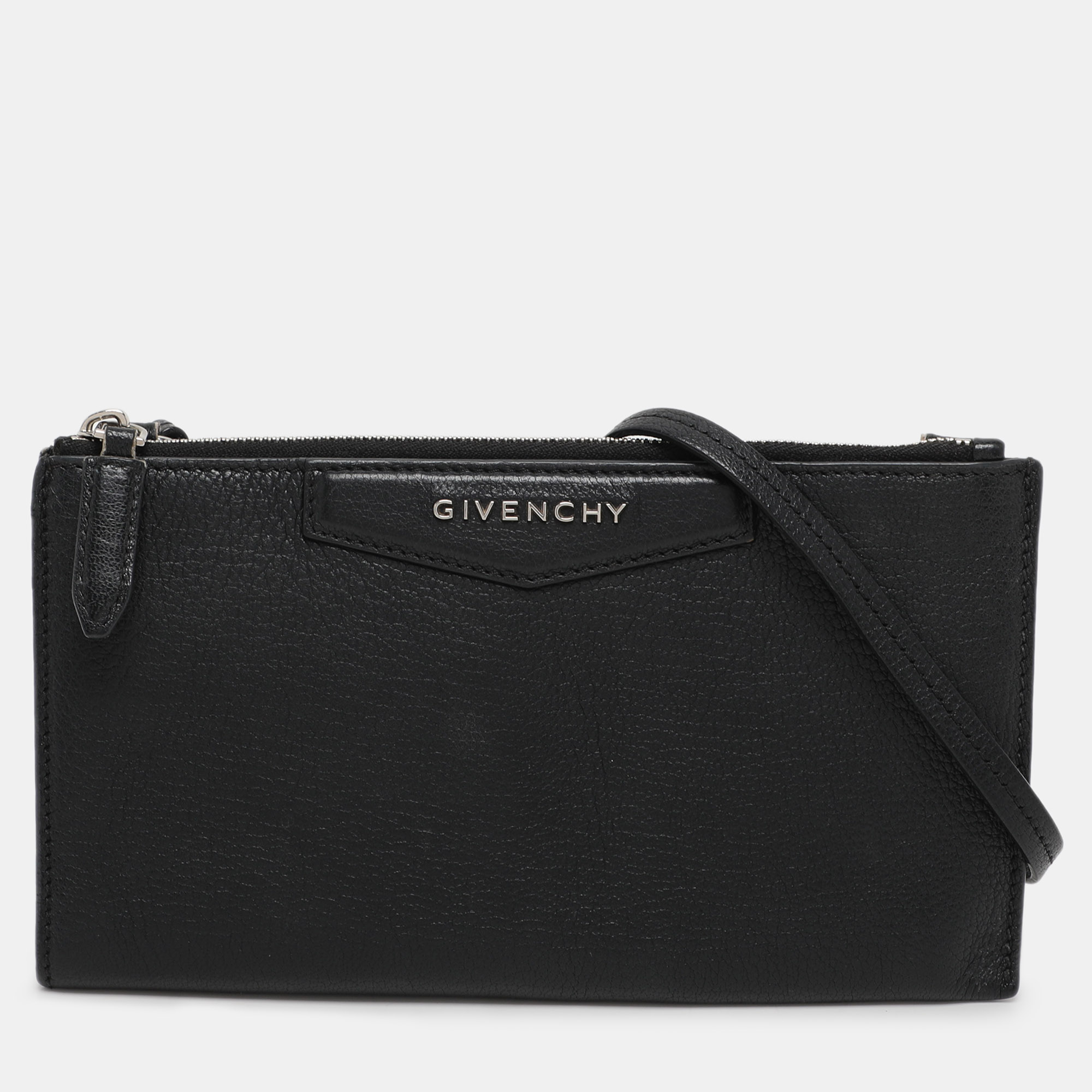 

Givenchy Black Leather Antigona Crossbody Bag