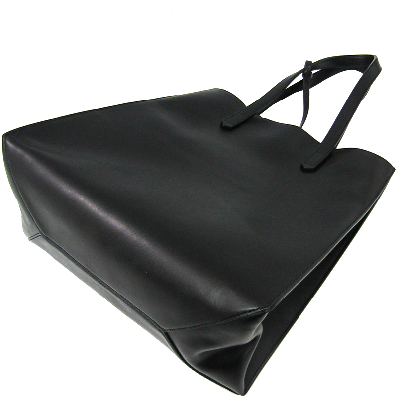 

Givenchy Black Leather Love Basic Tote