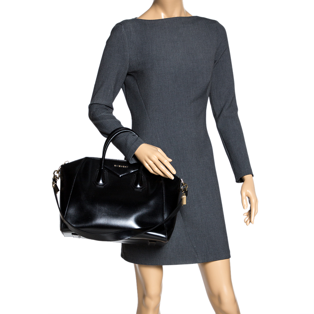 

Givenchy Black Leather Medium Antigona Satchel