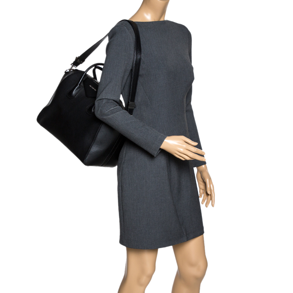 

Givenchy Black Leather Medium Antigona Satchel