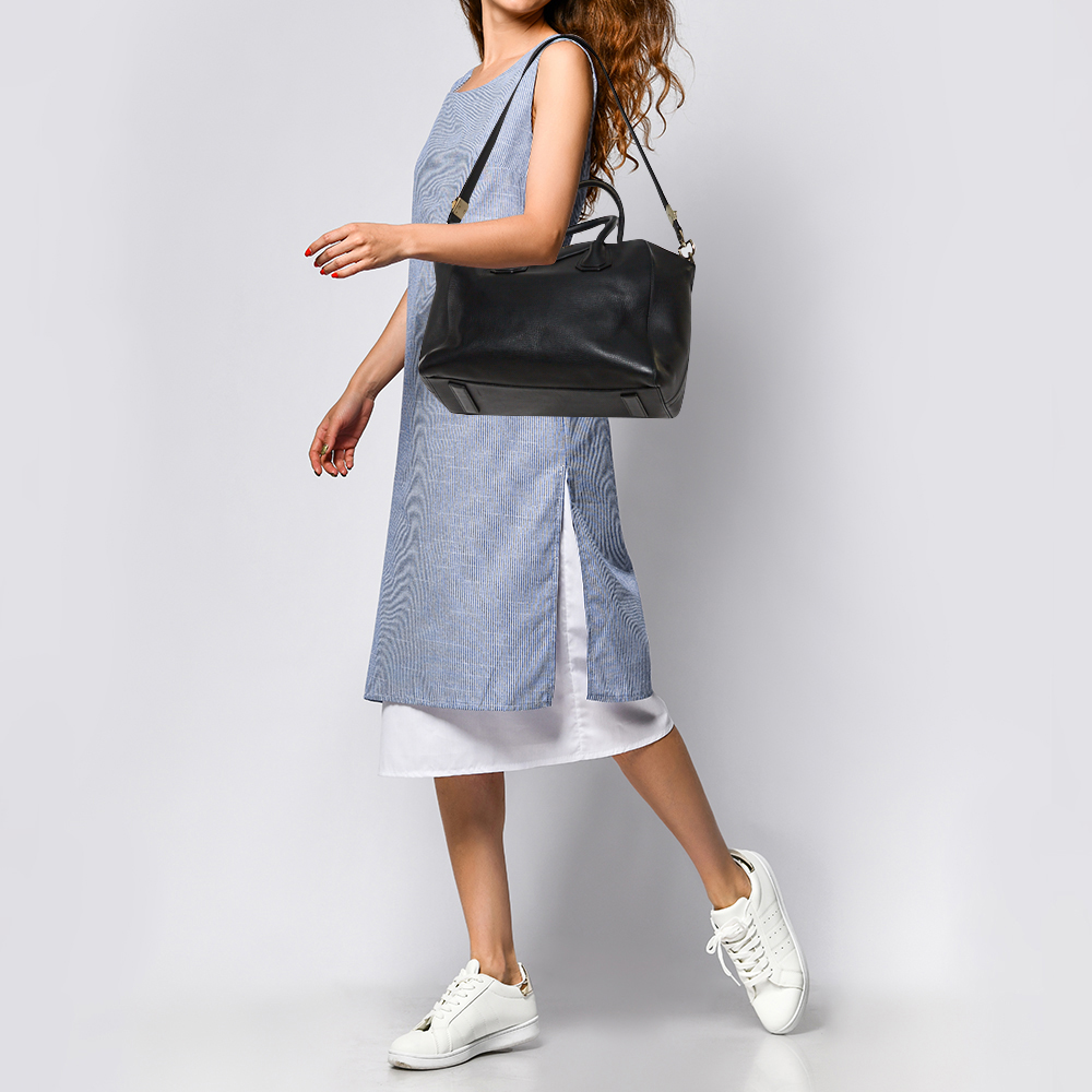 

Givenchy Black Leather Medium Antigona Satchel