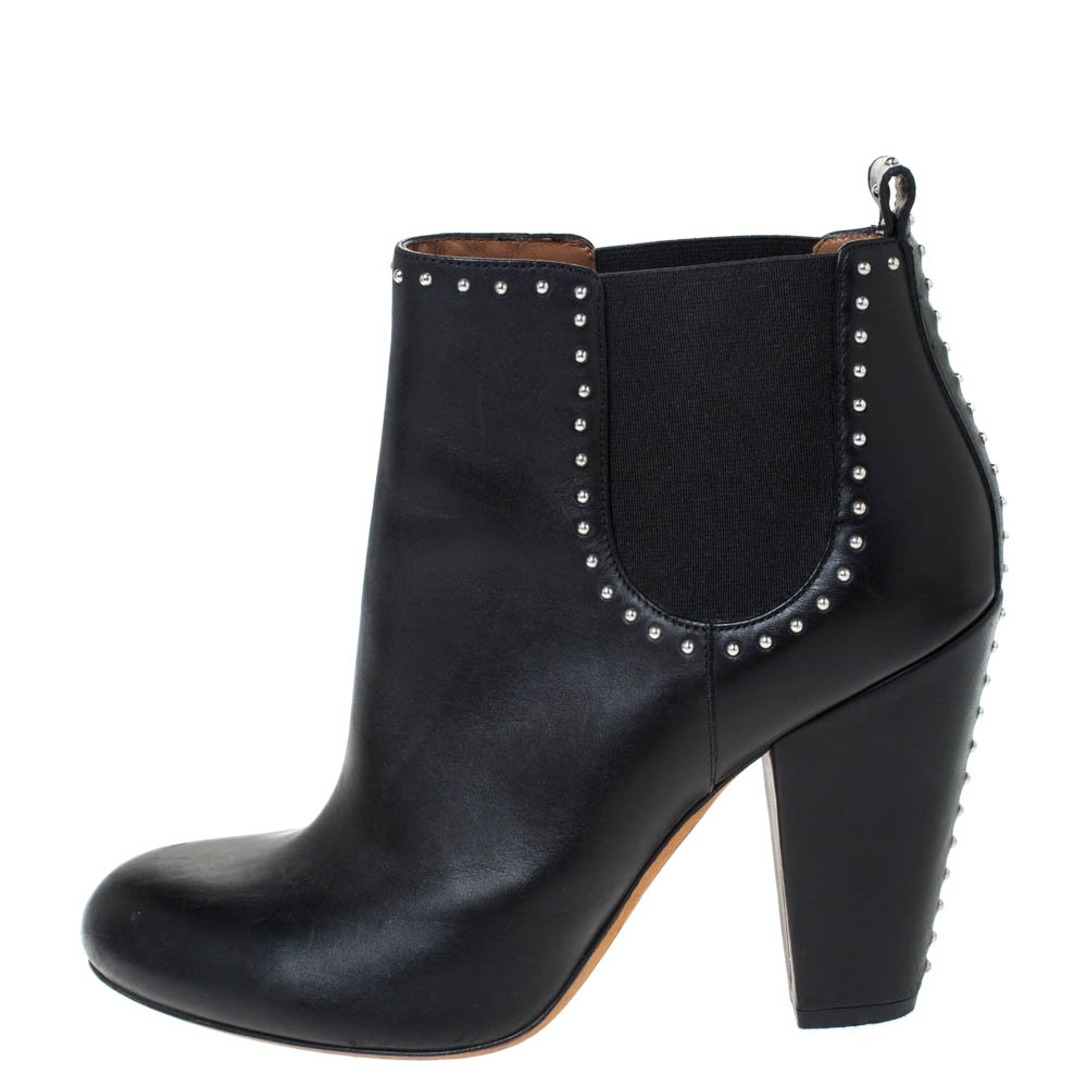 

Givenchy Black Studded Leather Round Toe Ankle Boots Size