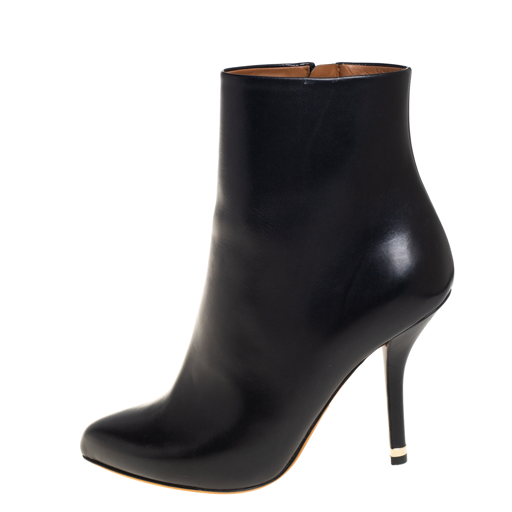 

Givenchy Black Leather Ankle Boots Size