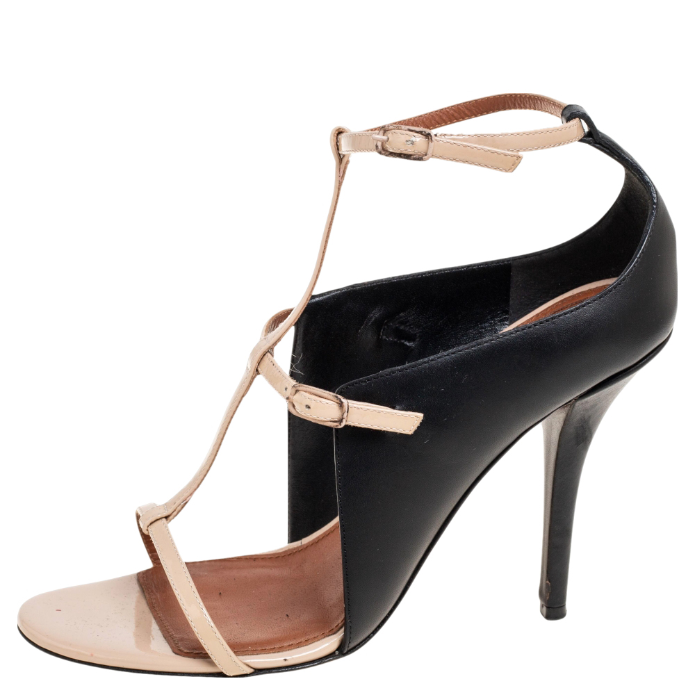 

Givenchy Beige/Black Patent and Leather Ankle-Strap Sandals Size