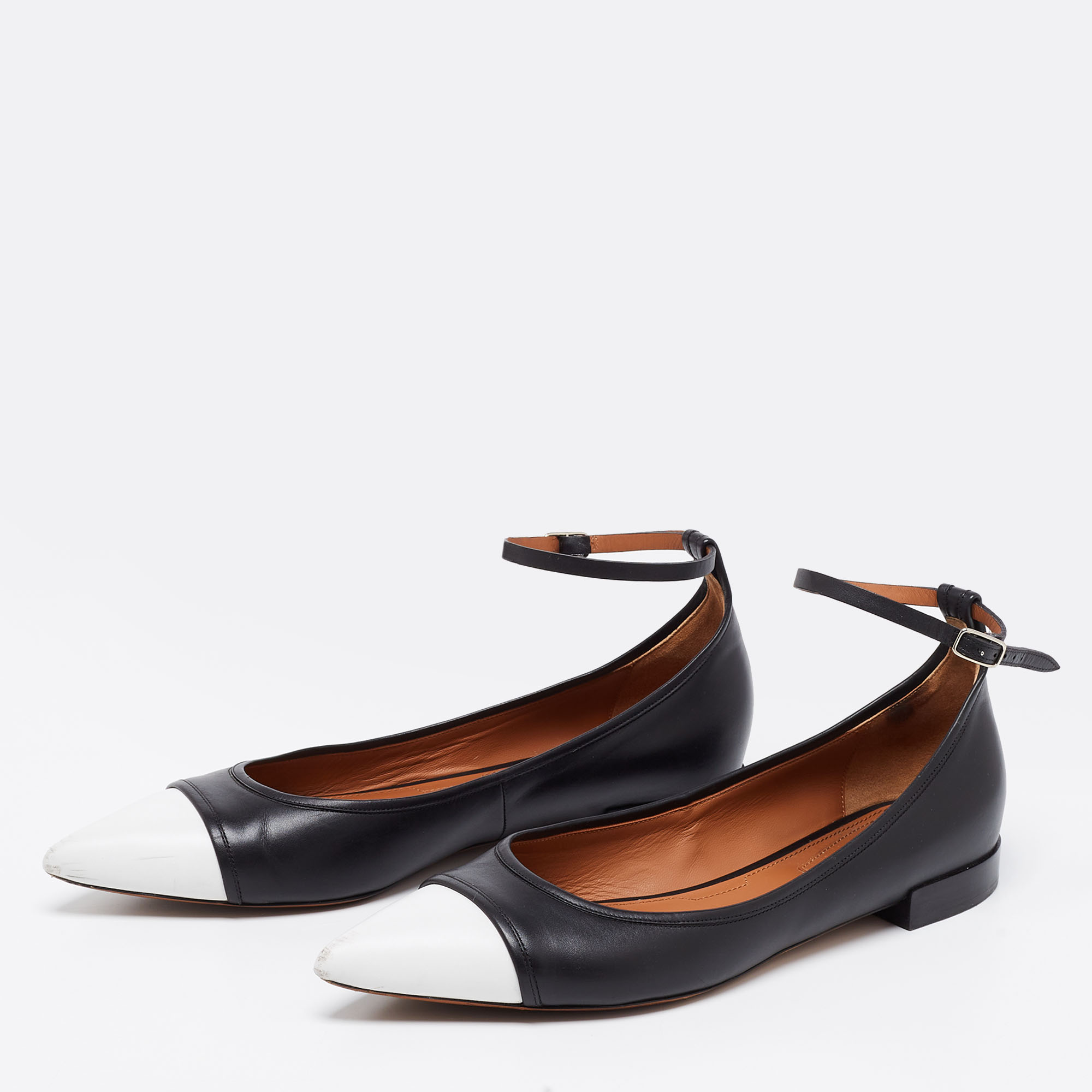 

Givenchy Black/White Leather Cap Toe Ankle-Strap Ballet Flats Size