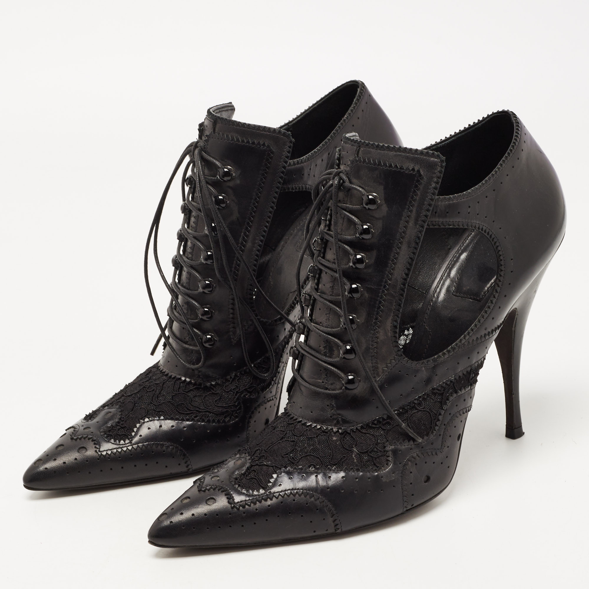 

Givenchy Black Leather And Lace Pointed Toe Ankle Boots Size