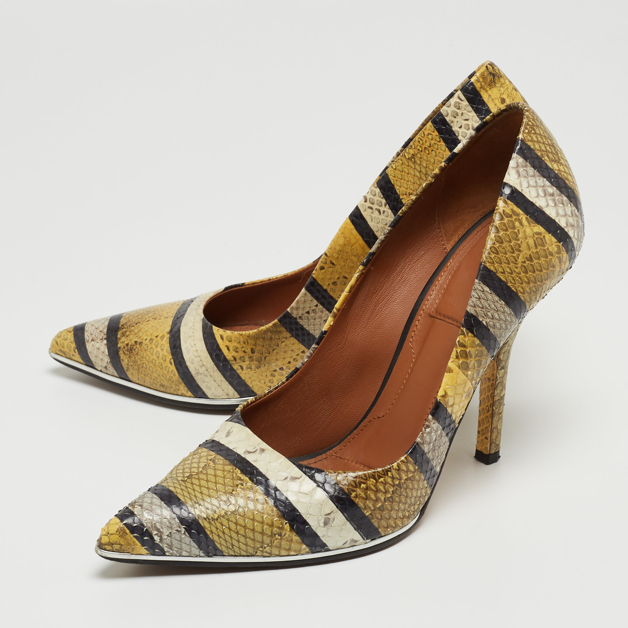 

Givenchy Multicolor Python Pointed Toe Pumps Size