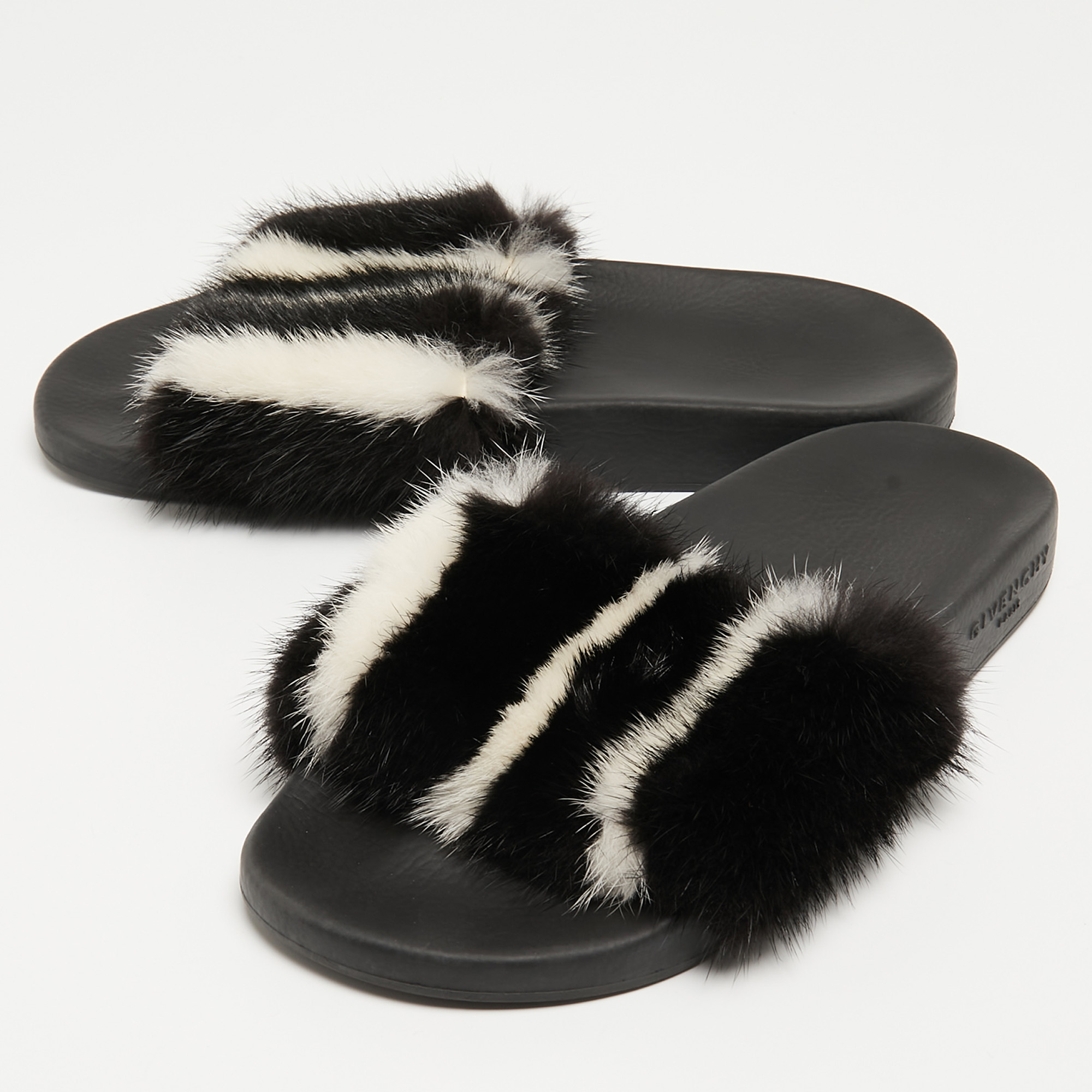 

Givenchy Black/White Mink Fur Flat Slides Size
