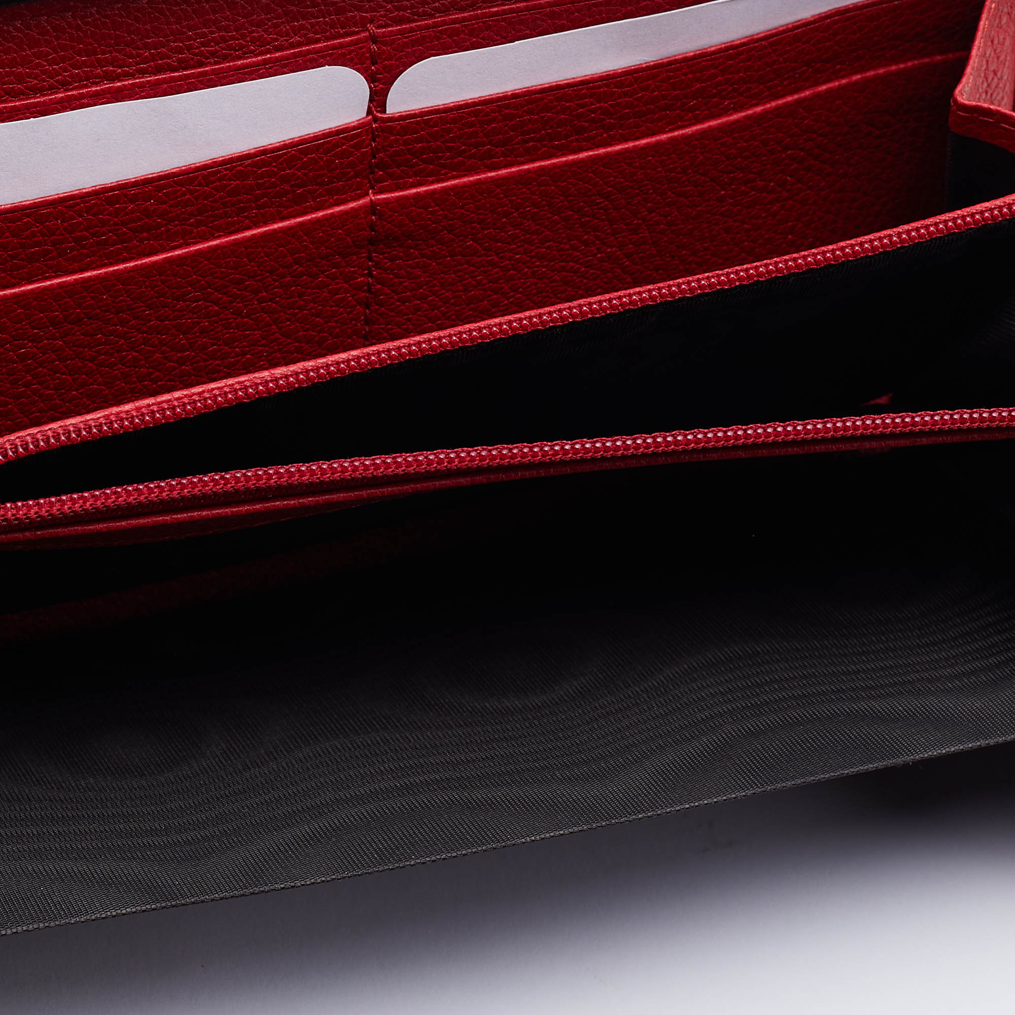 

Gucci Red Leather Logo Print Zip Around Wallet