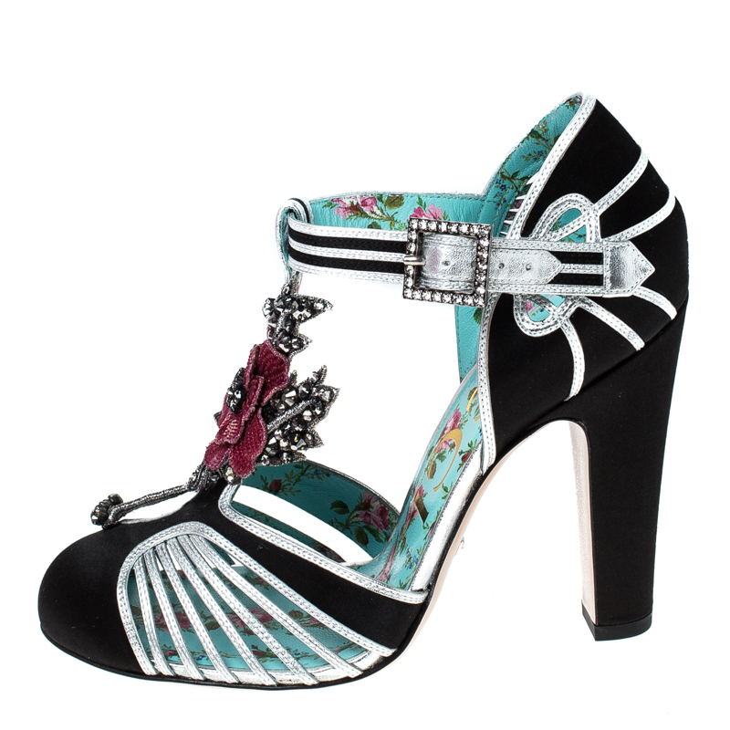 

Gucci Black Satin And Sliver Leather Flower Embellished T Strap Sandals Size