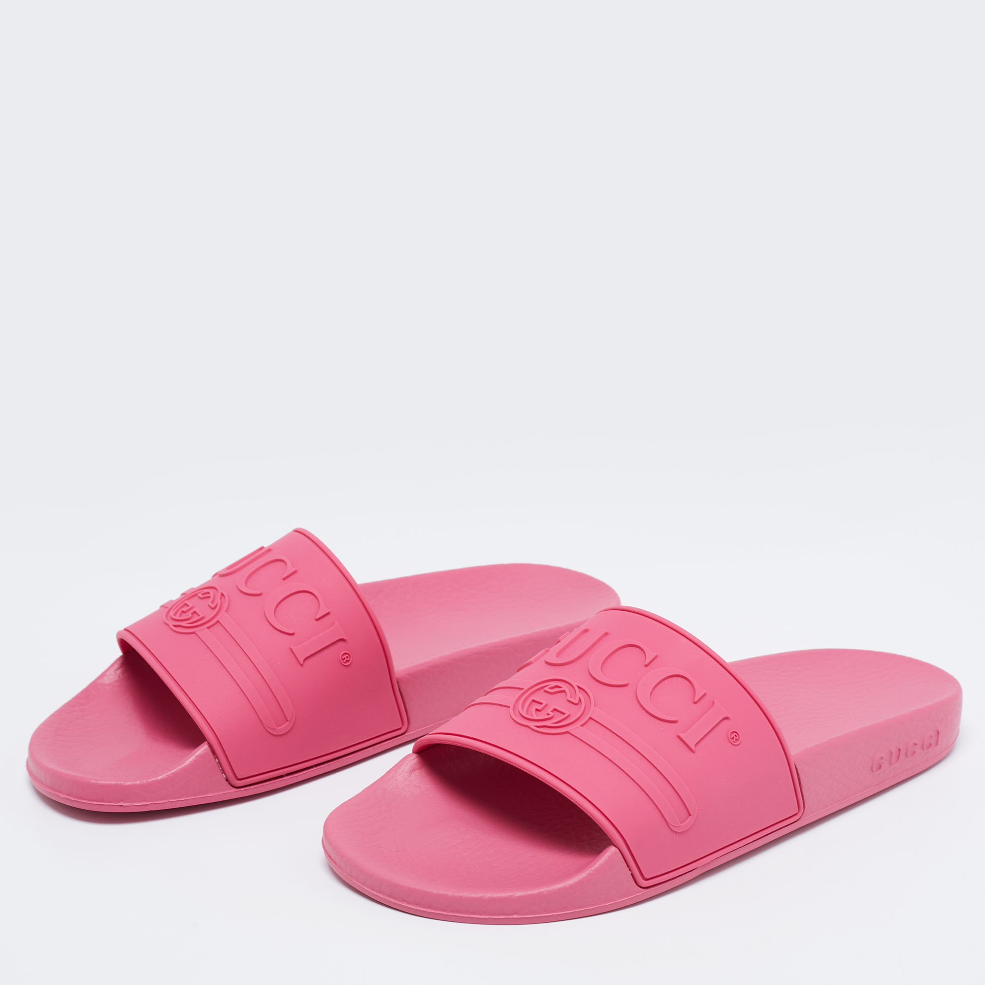 

Gucci Fuchsia Rubber Pursuit Logo Embossed Pool Slide Sandals Size, Pink