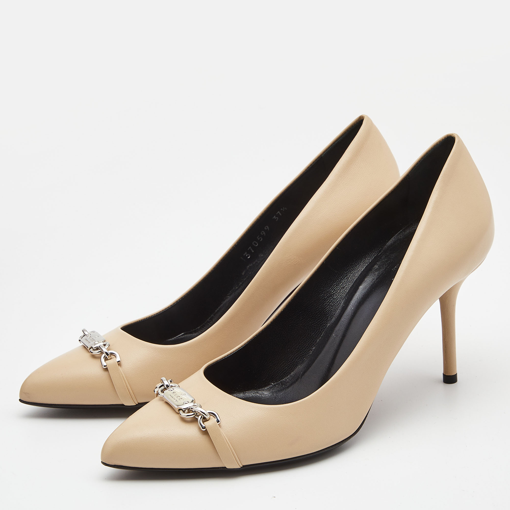 

Gucci Beige Leather Logo plaque Pointed Toe Pumps Size