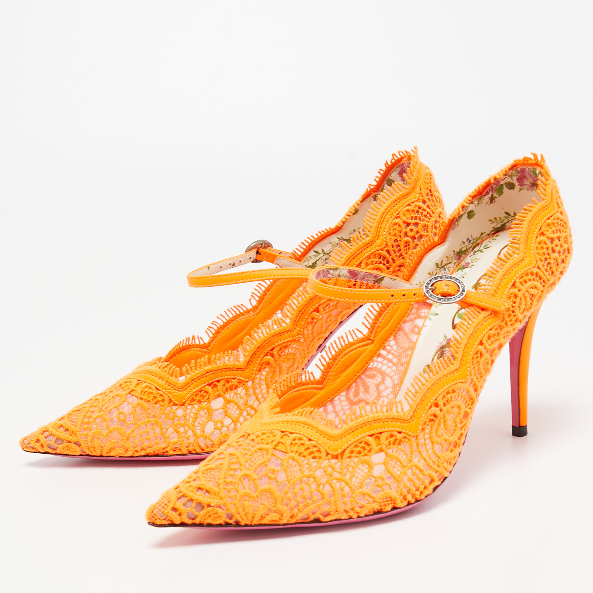 

Gucci Orange Fabric and Leather Virginia Mary Jane Pumps Size