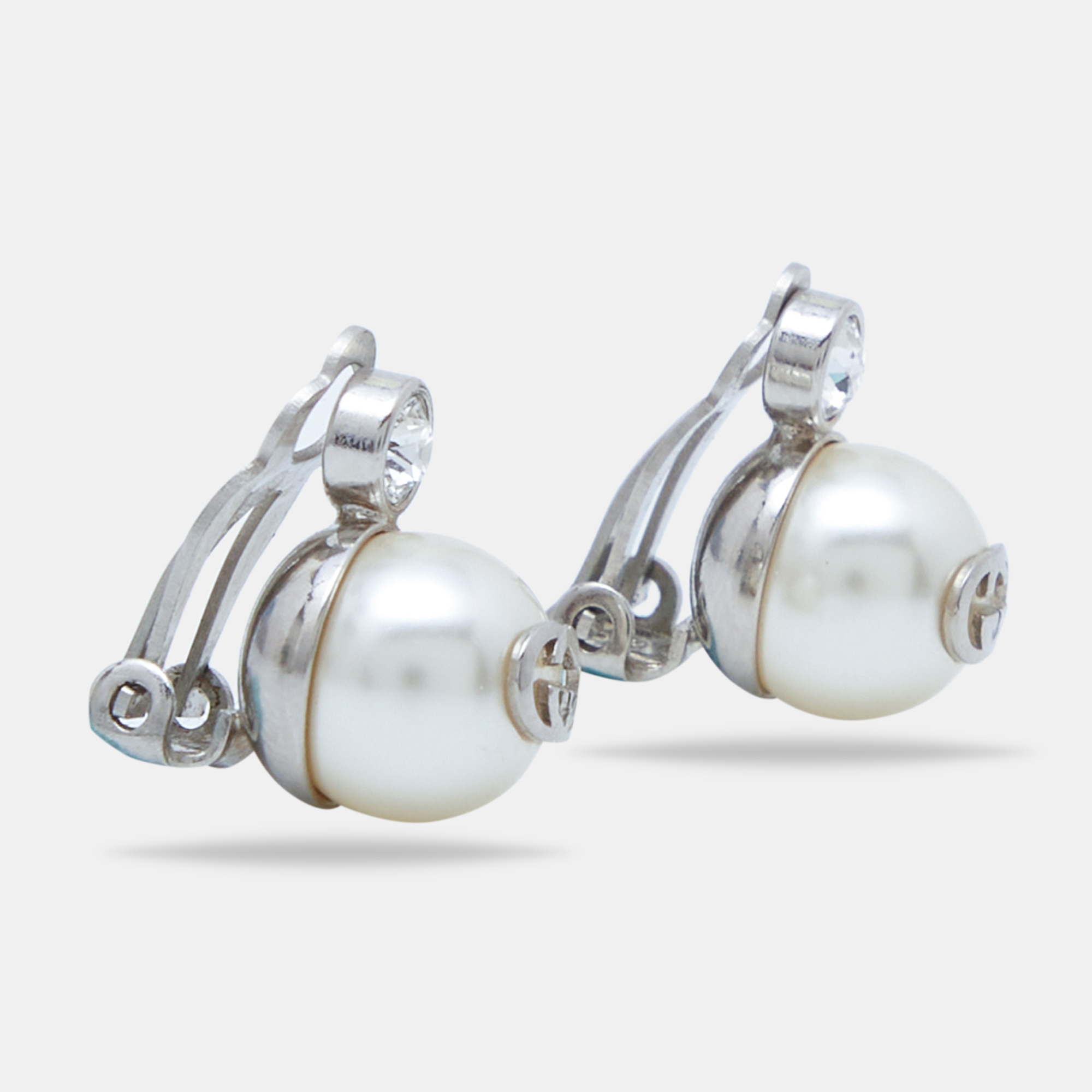 

Gucci GG Faux Pearl Crystals Silver Tone Clip On Earrings