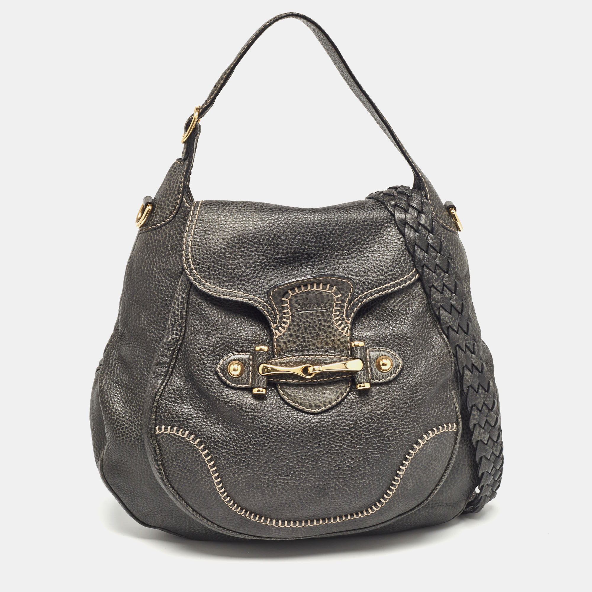 Thoughtful details high quality and everyday convenience mark this designer bag for women by Gucci. The bag is sewn with skill to deliver a refined look and an impeccable finish.