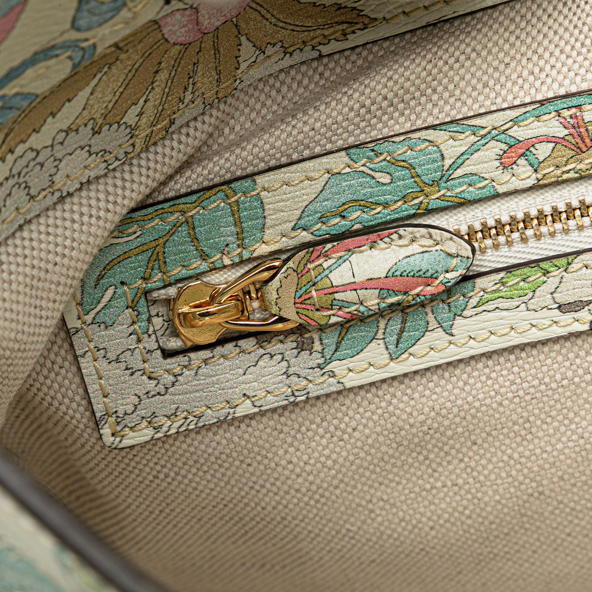 Gucci White Small Leather Tiger Jackie 1961 Crossbody 