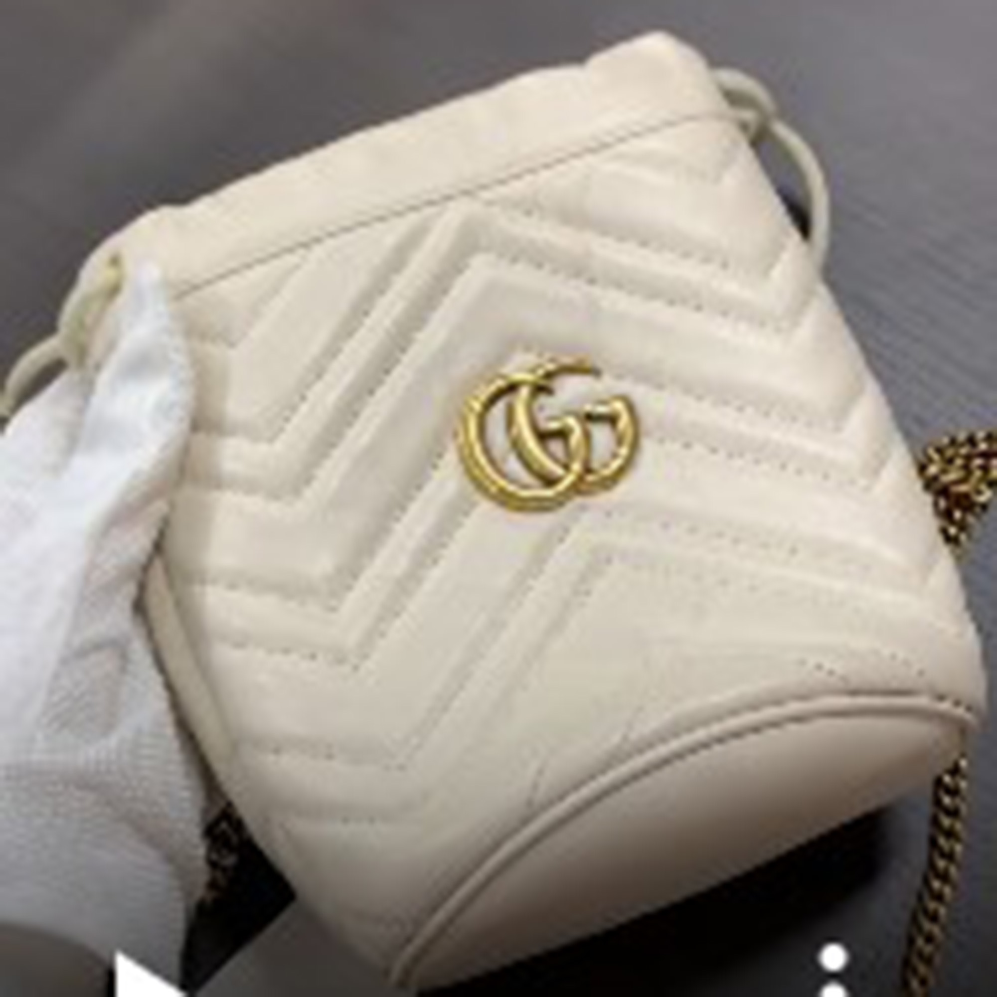 

Gucci White Marmont Drawstring Shoulder Bag