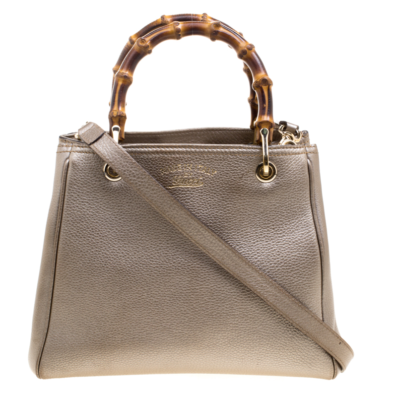 مملوكة مسبقًا حقيبة يد غوتشي جلد بيج ميتاليك بحمالة علوية من البامبو