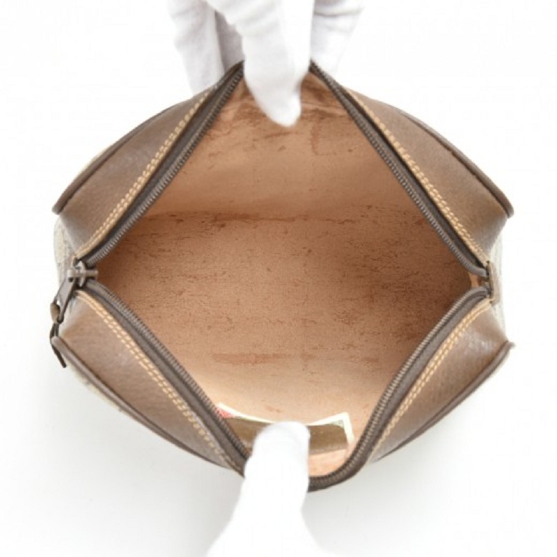

Gucci Beige GG Supreme Coated Canvas Travel Case