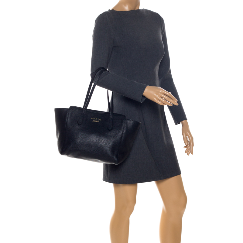 

Gucci Black Leather  Swing Tote