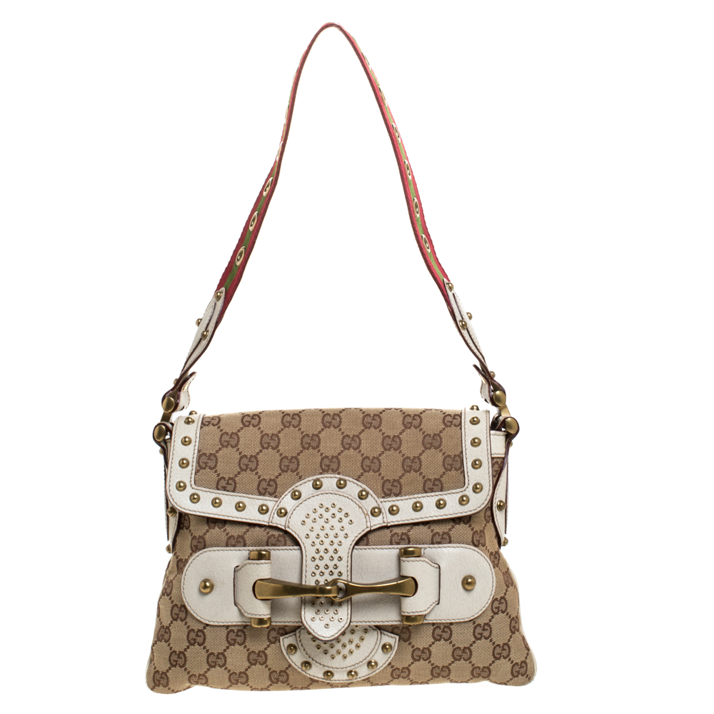 مملوكة مسبقًا حقيبة غوتشي قلاب Pelham Runway مرصعة كانفاس GG كريمية/ بيج