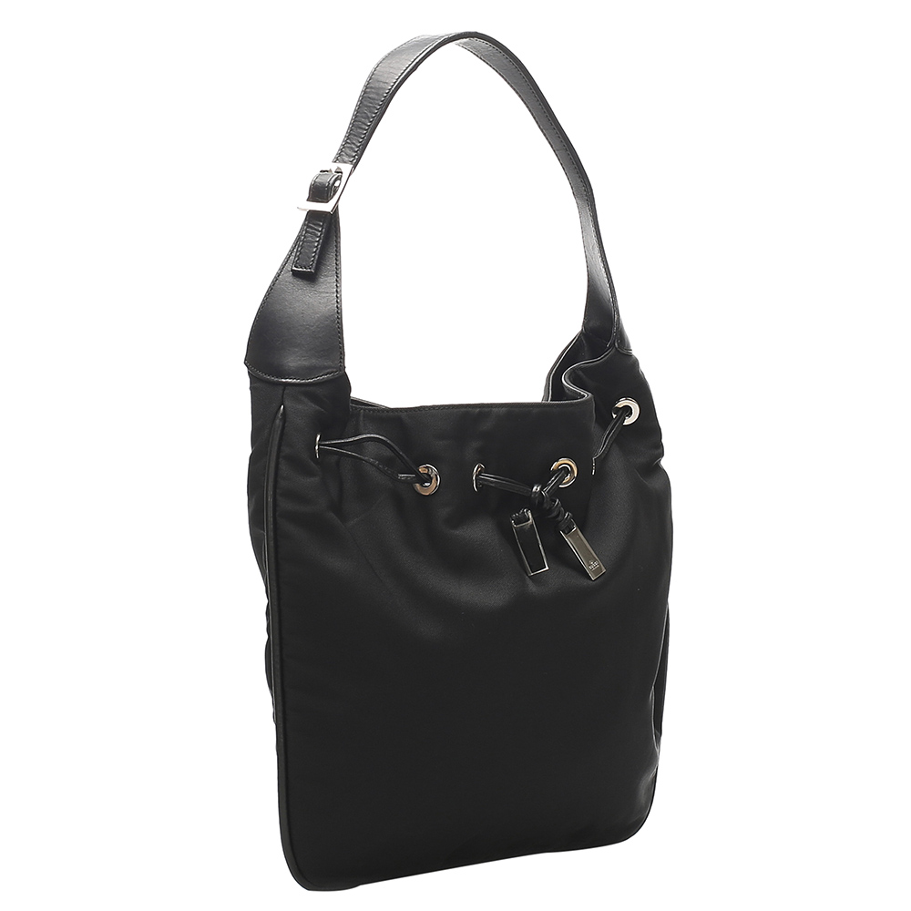 

Gucci Black Nylon Drawstring Shoulder Bag